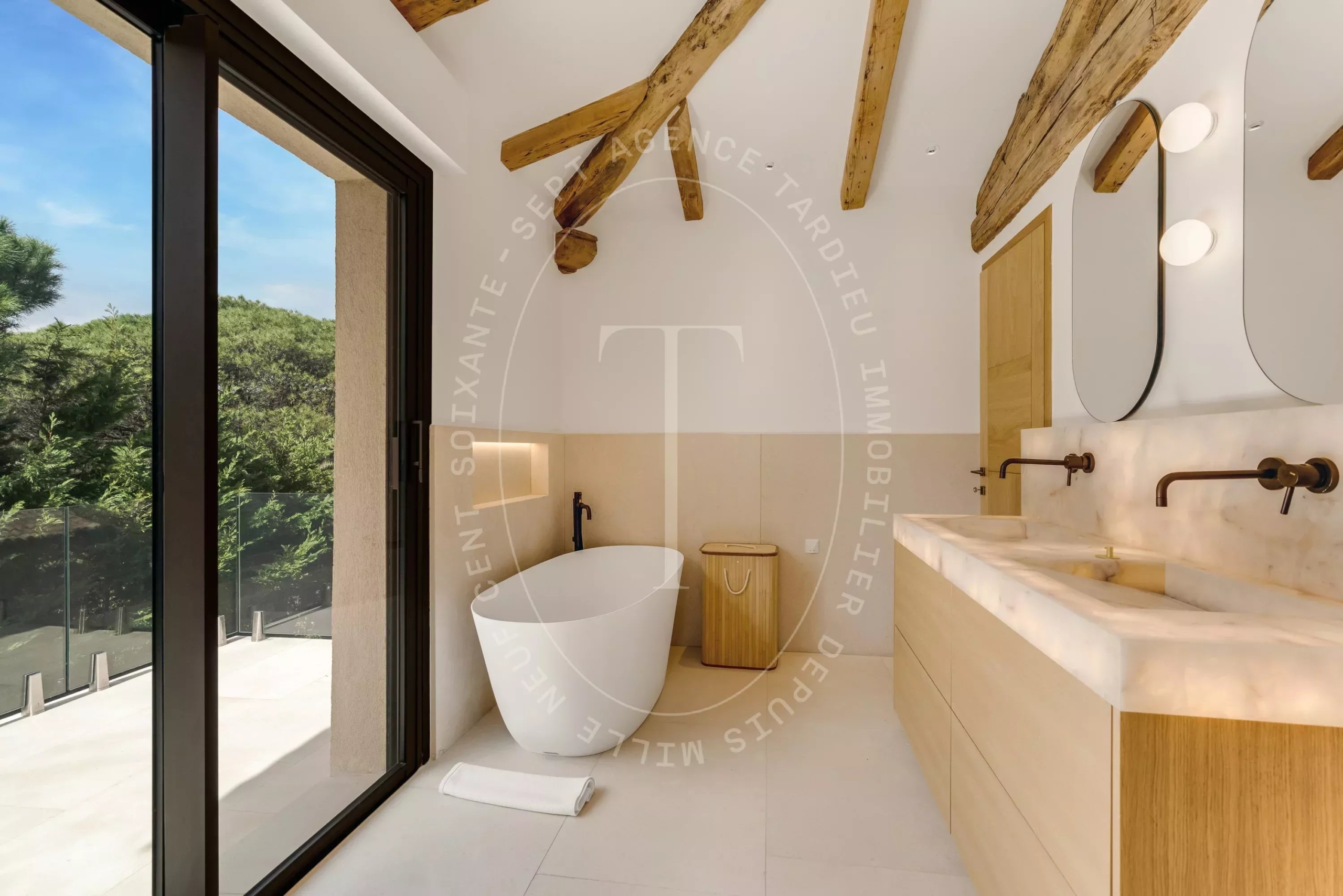 RAMATUELLE - VILLA ELEGANTE A QUELQUES PAS DU CLUB 55