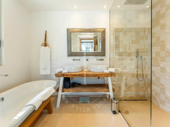 Villa avec vue dégagée sur les vignes et la mer