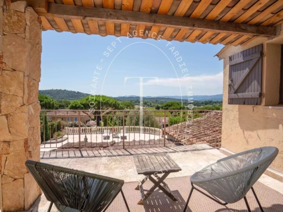 Gassin : Villa avec vue panoramique sur colline