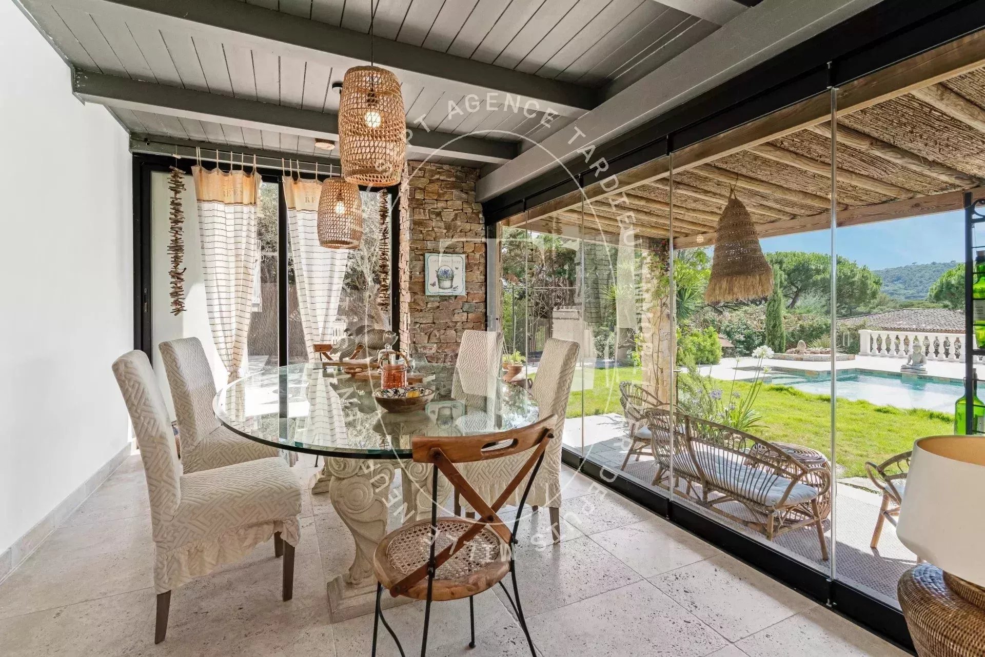 Gassin : Villa avec vue panoramique sur colline