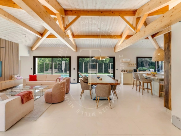 RAMATUELLE - VILLA ELEGANTE A QUELQUES PAS DU CLUB 55