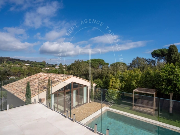 RAMATUELLE - VILLA ELEGANTE A QUELQUES PAS DU CLUB 55