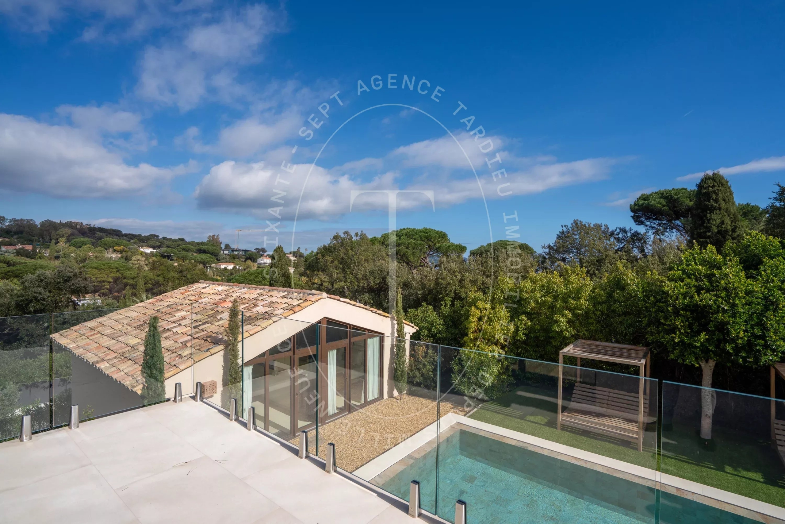 RAMATUELLE - VILLA ELEGANTE A QUELQUES PAS DU CLUB 55