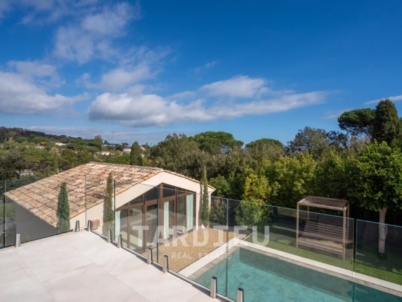 RAMATUELLE - VILLA ELEGANTE A QUELQUES PAS DU CLUB 55