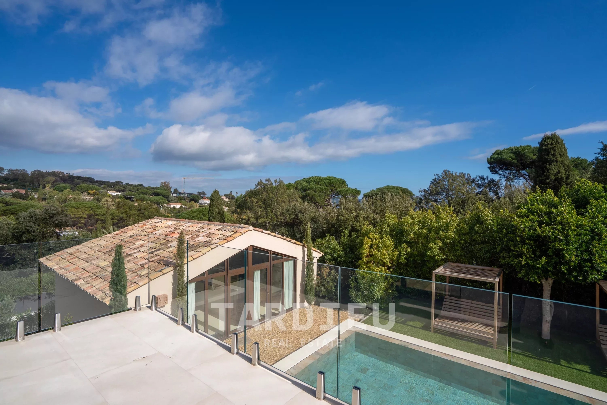 RAMATUELLE - VILLA ELEGANTE A QUELQUES PAS DU CLUB 55