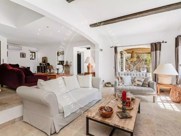 Gassin : Villa avec vue panoramique sur colline