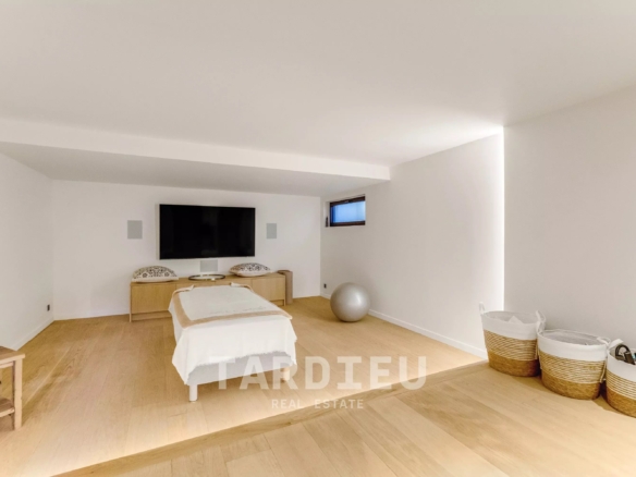 RAMATUELLE - VILLA ELEGANTE A QUELQUES PAS DU CLUB 55