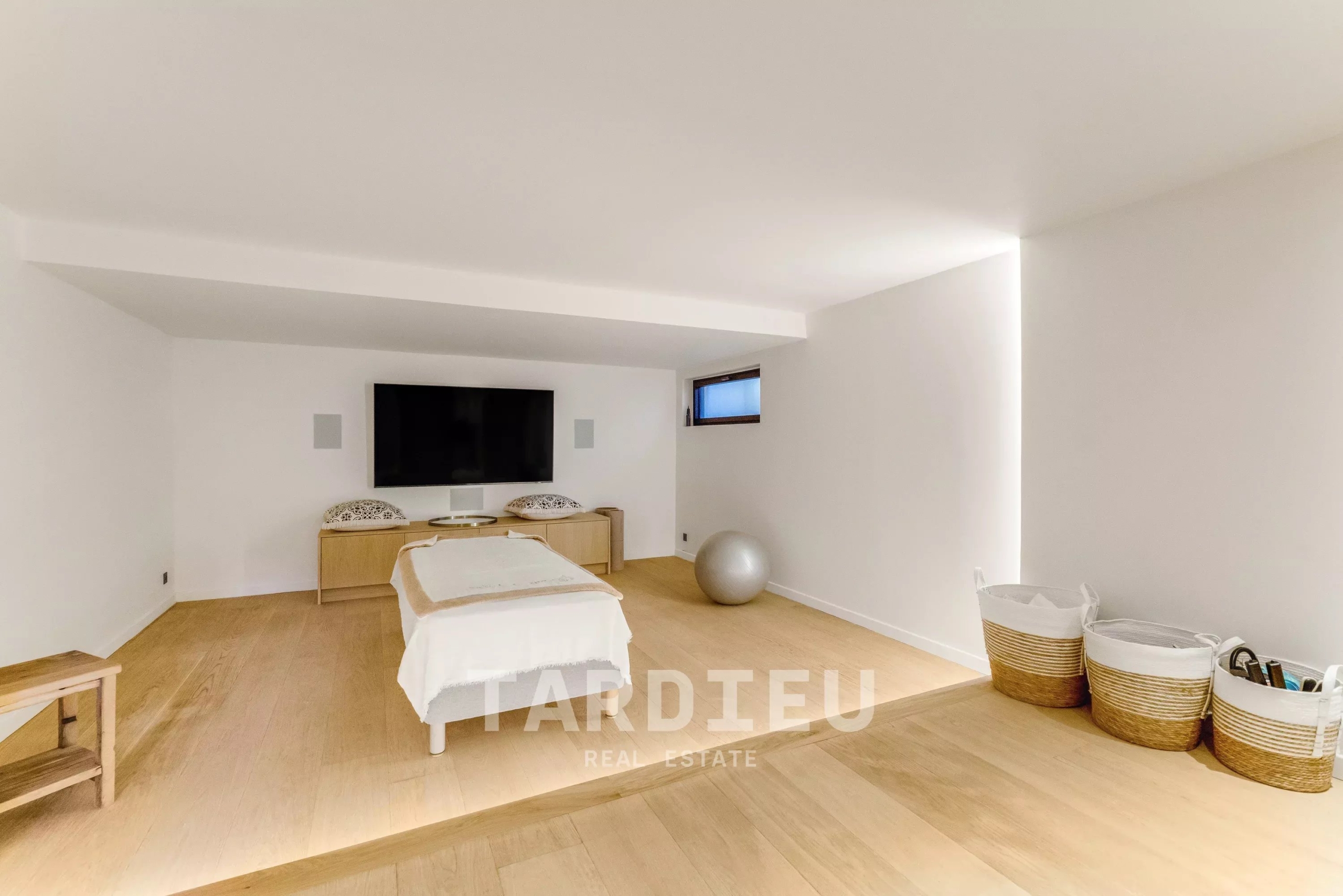 RAMATUELLE - VILLA ELEGANTE A QUELQUES PAS DU CLUB 55