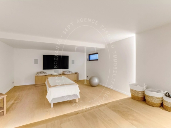 RAMATUELLE - VILLA ELEGANTE A QUELQUES PAS DU CLUB 55