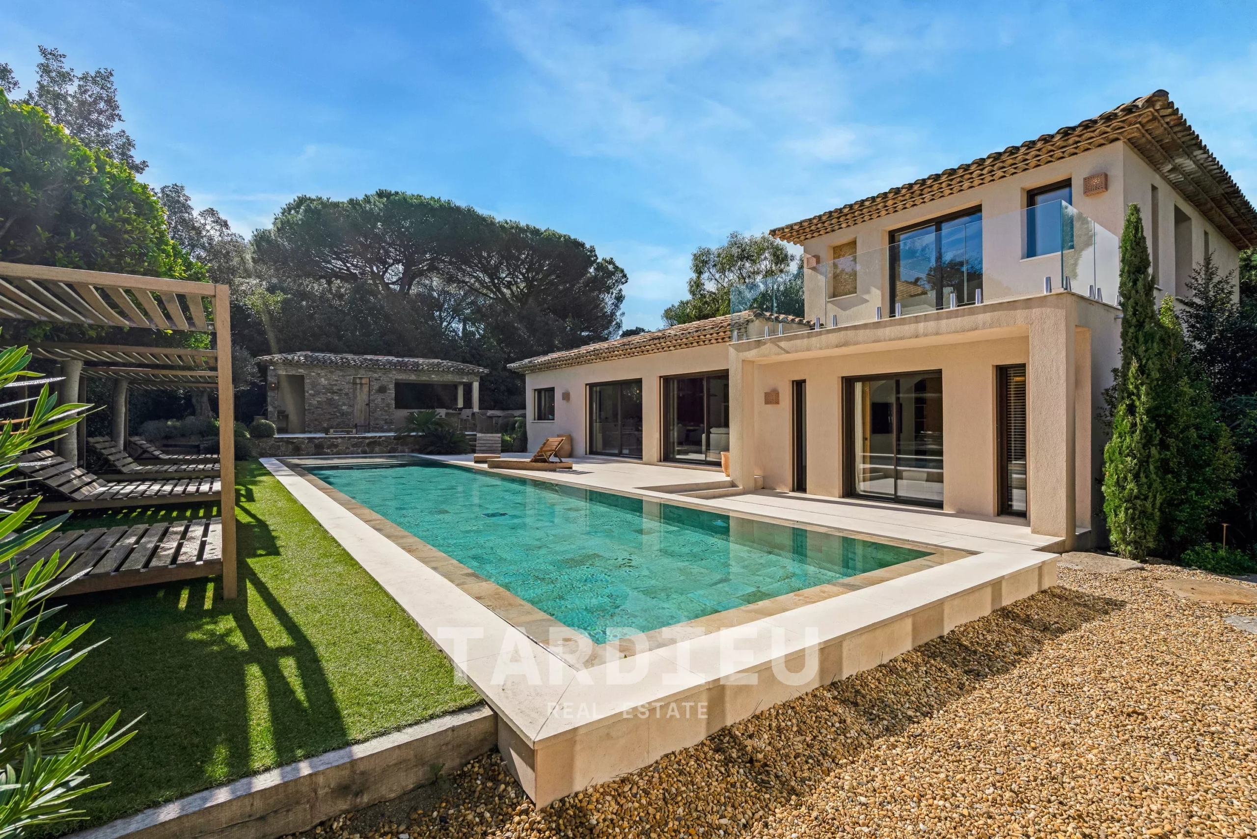 RAMATUELLE - VILLA ELEGANTE A QUELQUES PAS DU CLUB 55