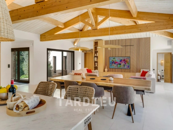 RAMATUELLE - VILLA ELEGANTE A QUELQUES PAS DU CLUB 55