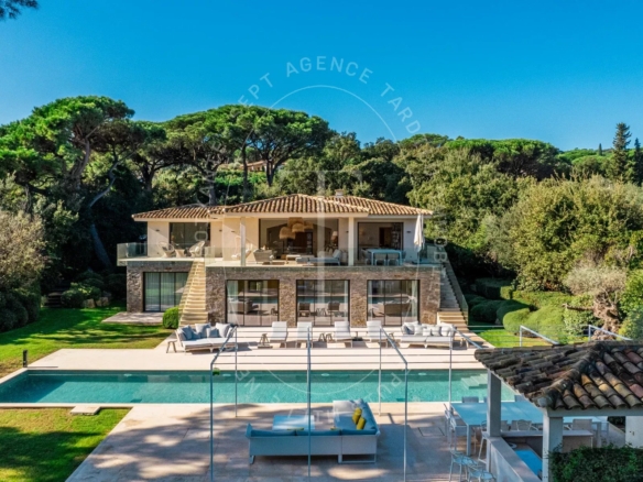 Villa avec vue dégagée sur les vignes et la mer