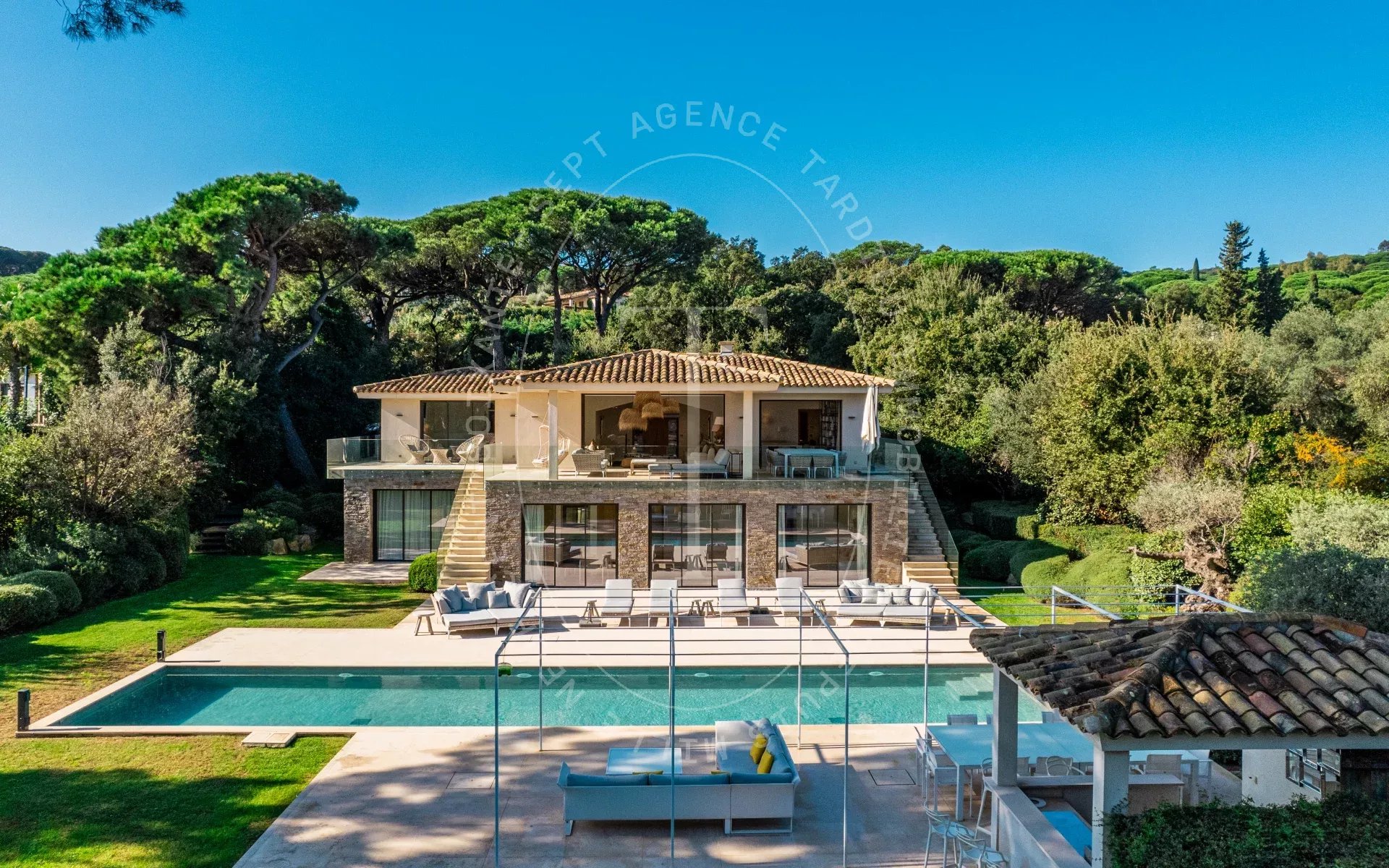 Villa avec vue dégagée sur les vignes et la mer
