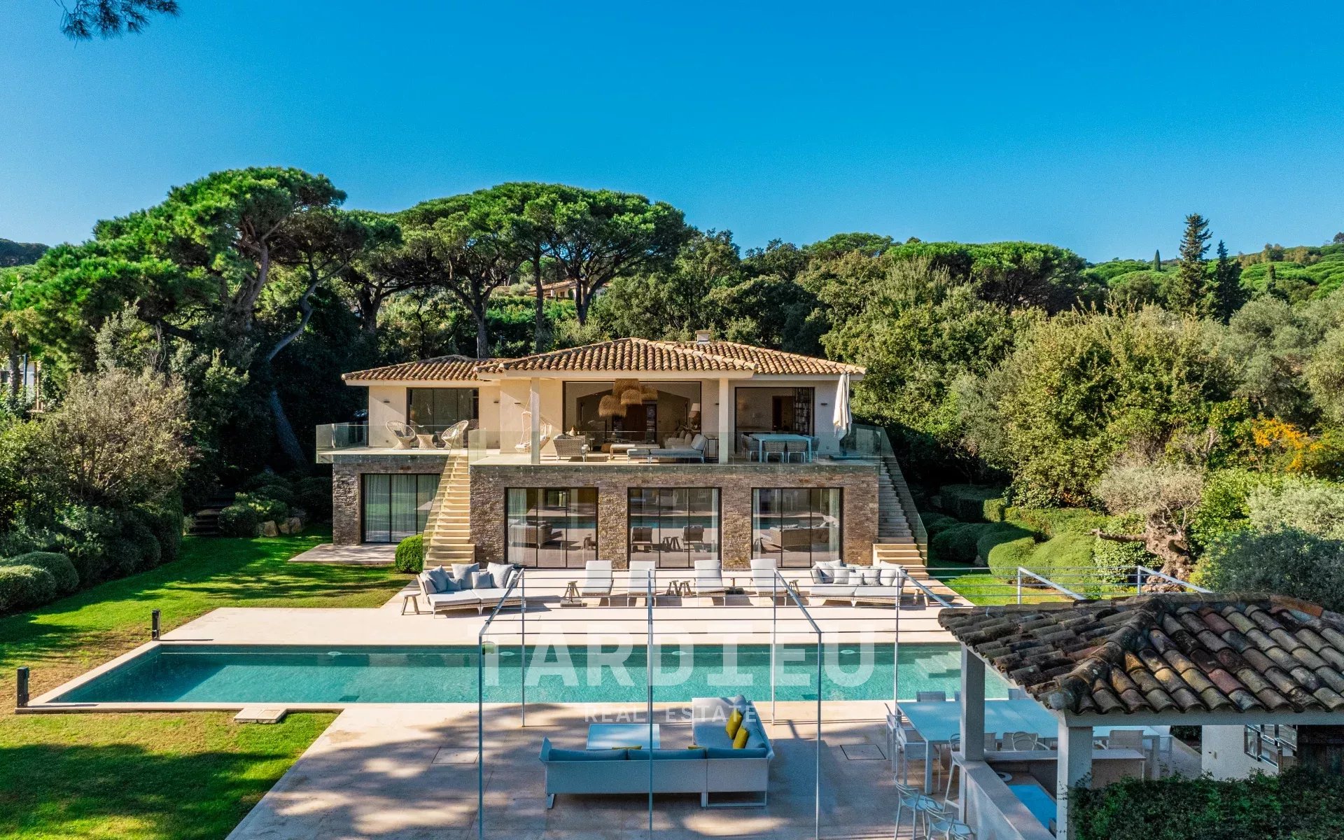 Villa avec vue dégagée sur les vignes et la mer