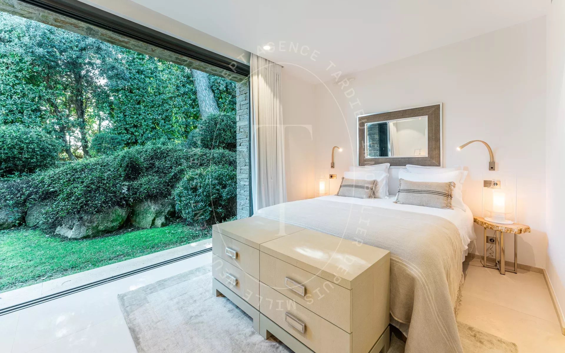 Villa avec vue dégagée sur les vignes et la mer