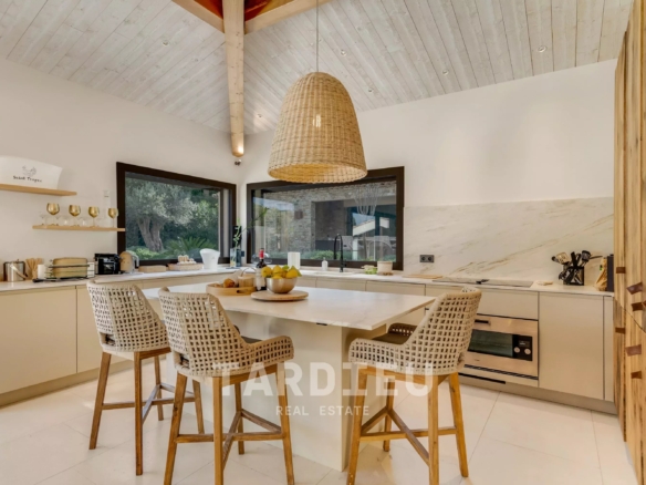 RAMATUELLE - VILLA ELEGANTE A QUELQUES PAS DU CLUB 55