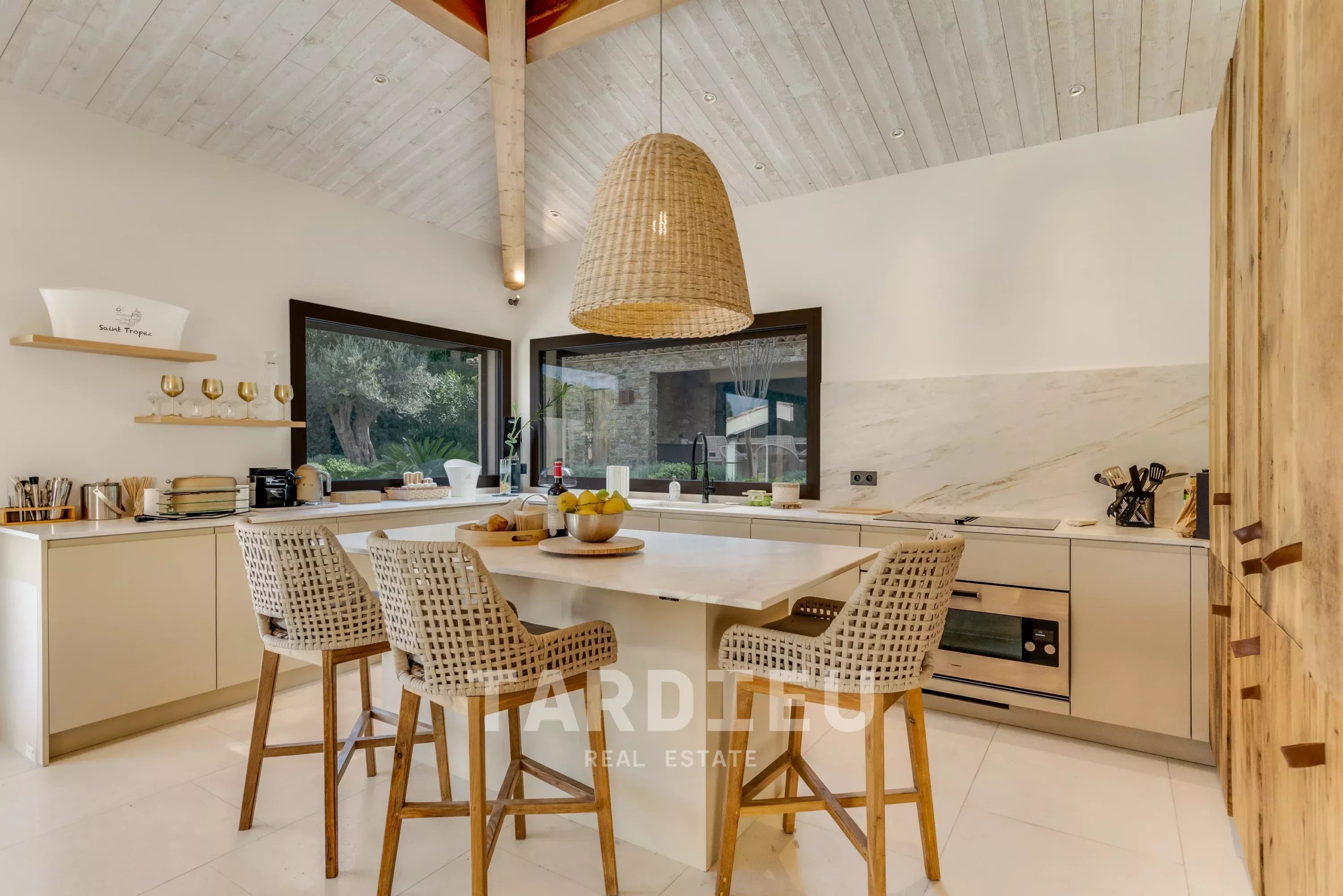 RAMATUELLE - VILLA ELEGANTE A QUELQUES PAS DU CLUB 55