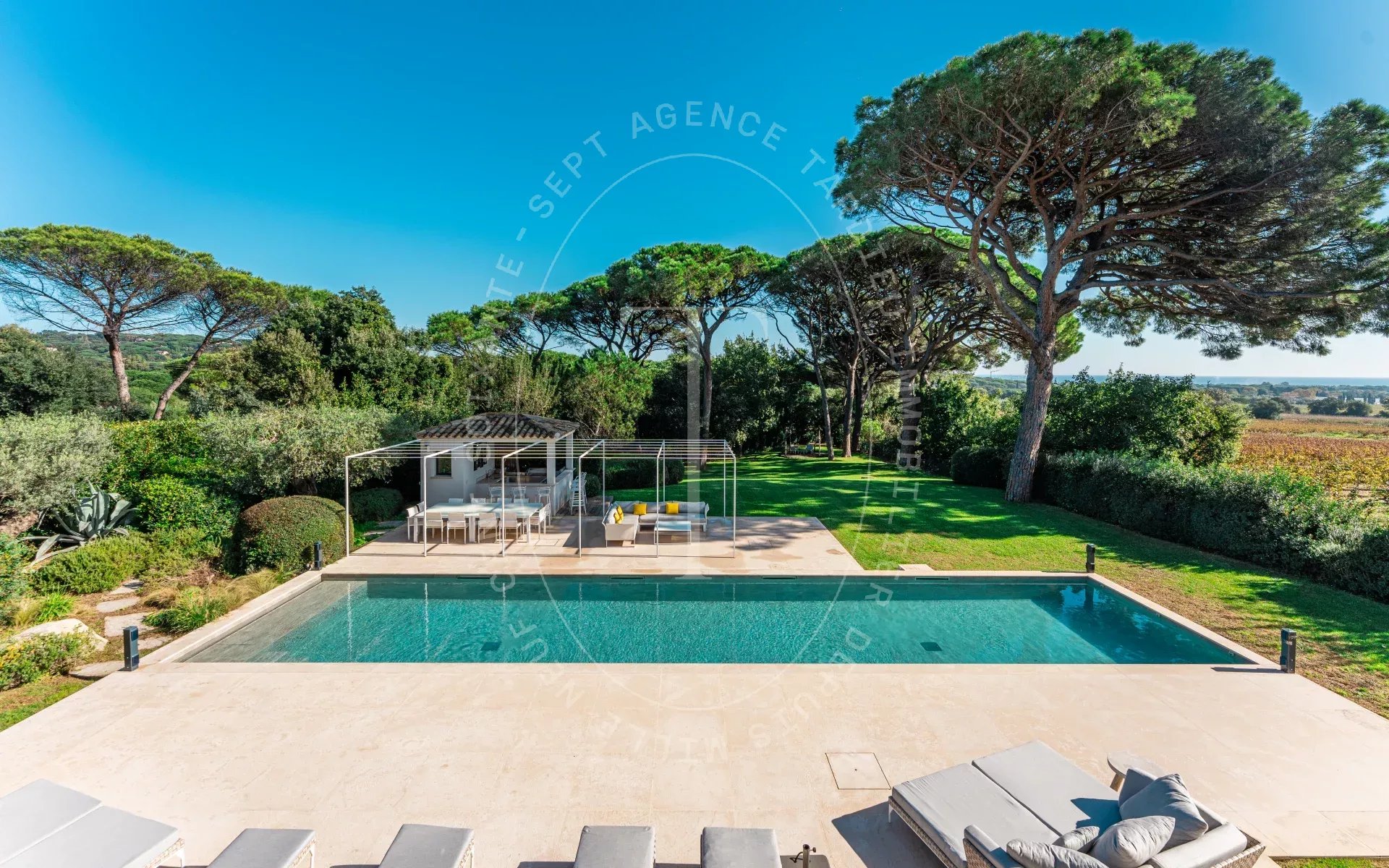 Villa avec vue dégagée sur les vignes et la mer