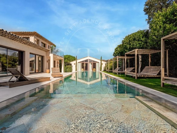 RAMATUELLE - VILLA ELEGANTE A QUELQUES PAS DU CLUB 55