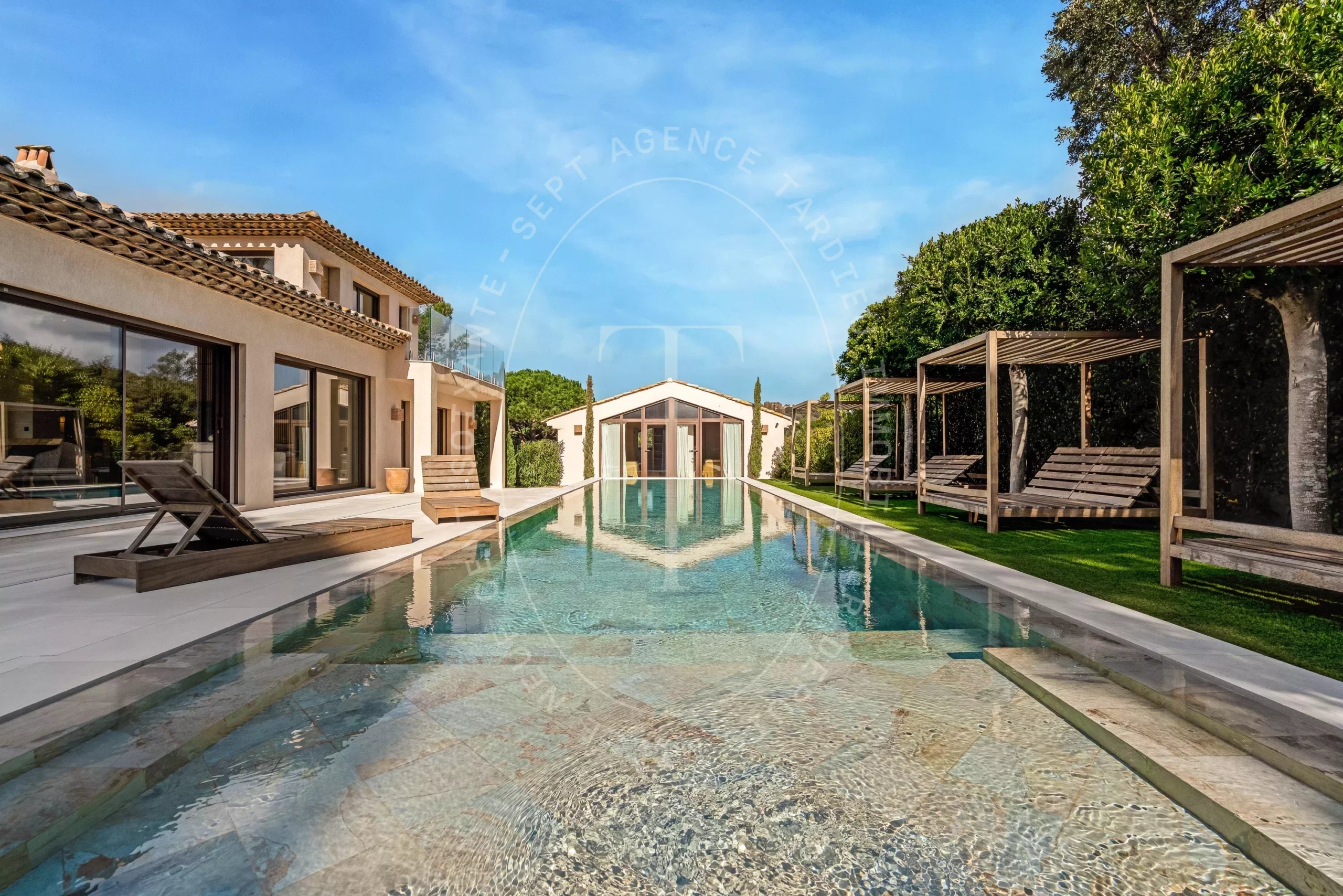 RAMATUELLE - VILLA ELEGANTE A QUELQUES PAS DU CLUB 55