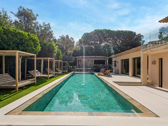 RAMATUELLE - VILLA ELEGANTE A QUELQUES PAS DU CLUB 55