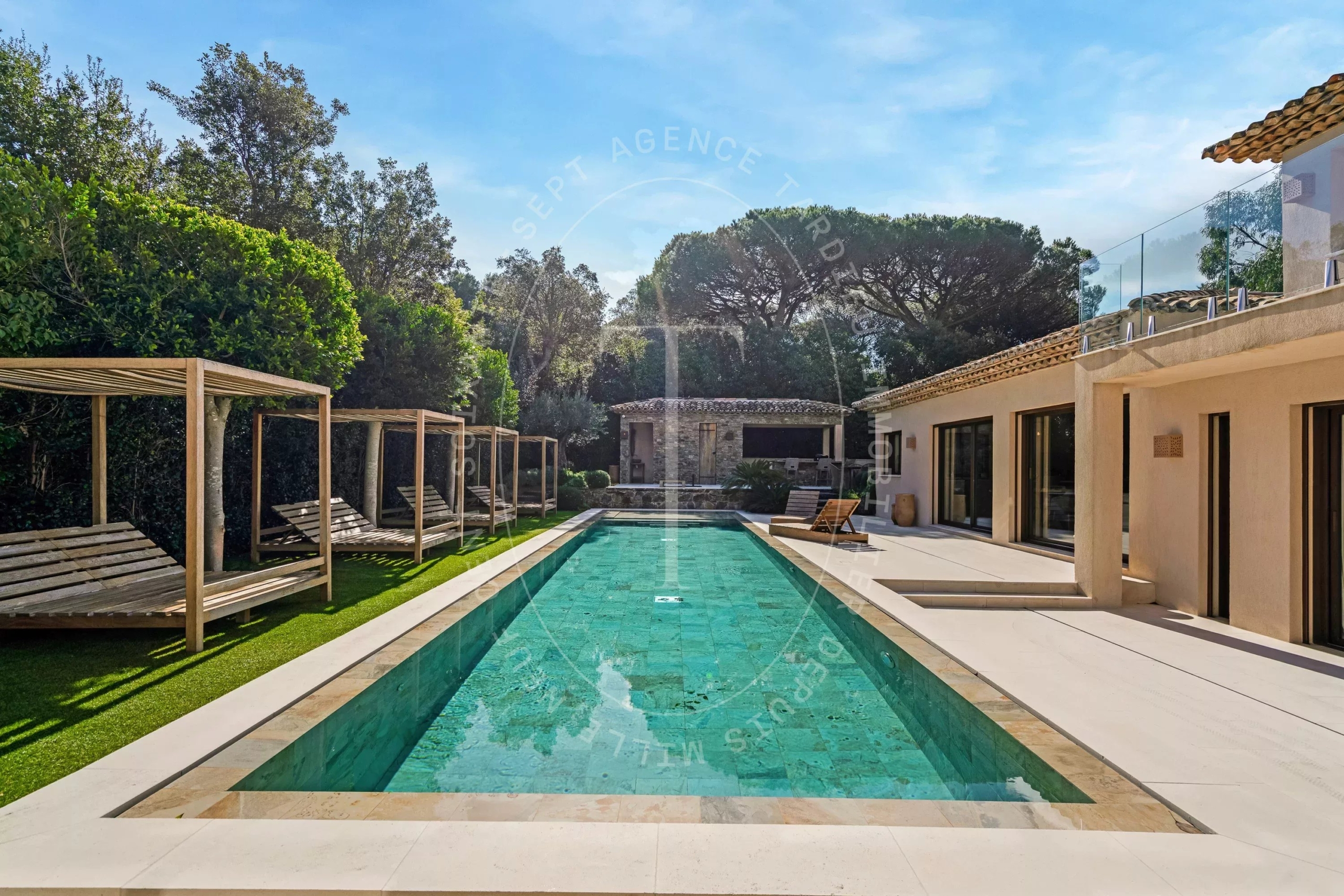 RAMATUELLE - VILLA ELEGANTE A QUELQUES PAS DU CLUB 55