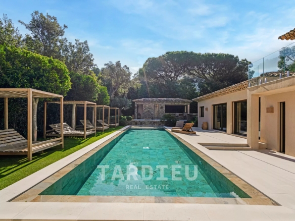 RAMATUELLE - VILLA ELEGANTE A QUELQUES PAS DU CLUB 55