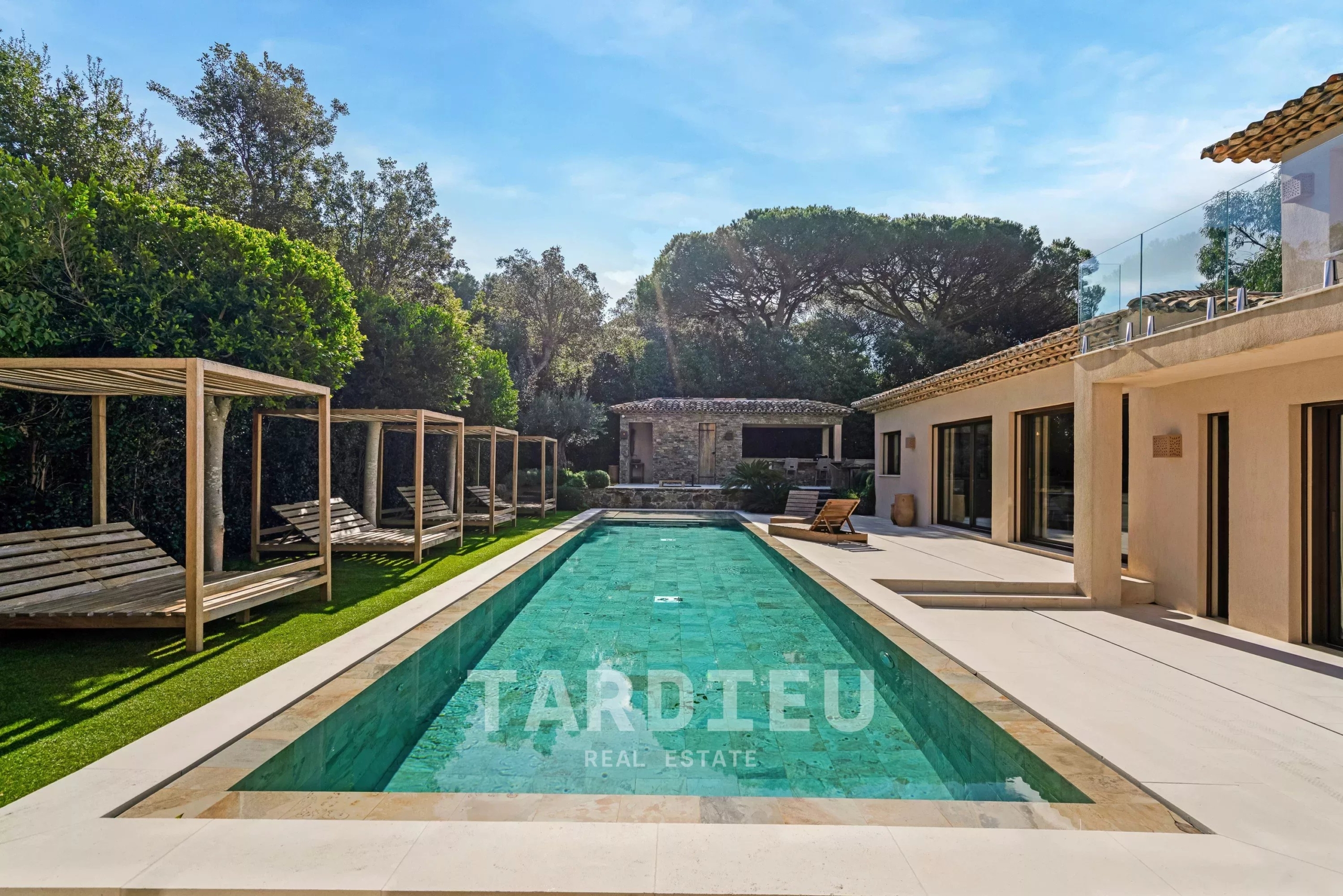 RAMATUELLE - VILLA ELEGANTE A QUELQUES PAS DU CLUB 55