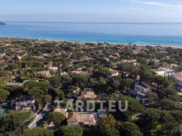 RAMATUELLE - VILLA ELEGANTE A QUELQUES PAS DU CLUB 55