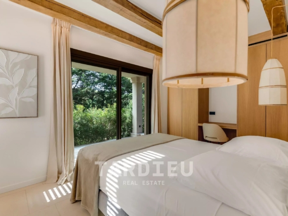 RAMATUELLE - VILLA ELEGANTE A QUELQUES PAS DU CLUB 55