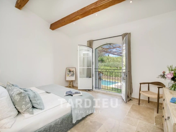 Villa contemporaine avec piscine proche centre ville