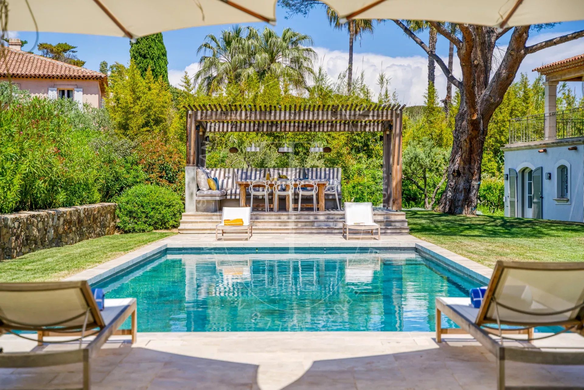 Villa contemporaine avec piscine proche centre ville