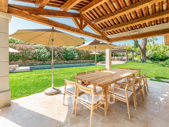 Villa contemporaine avec piscine, centre accessible