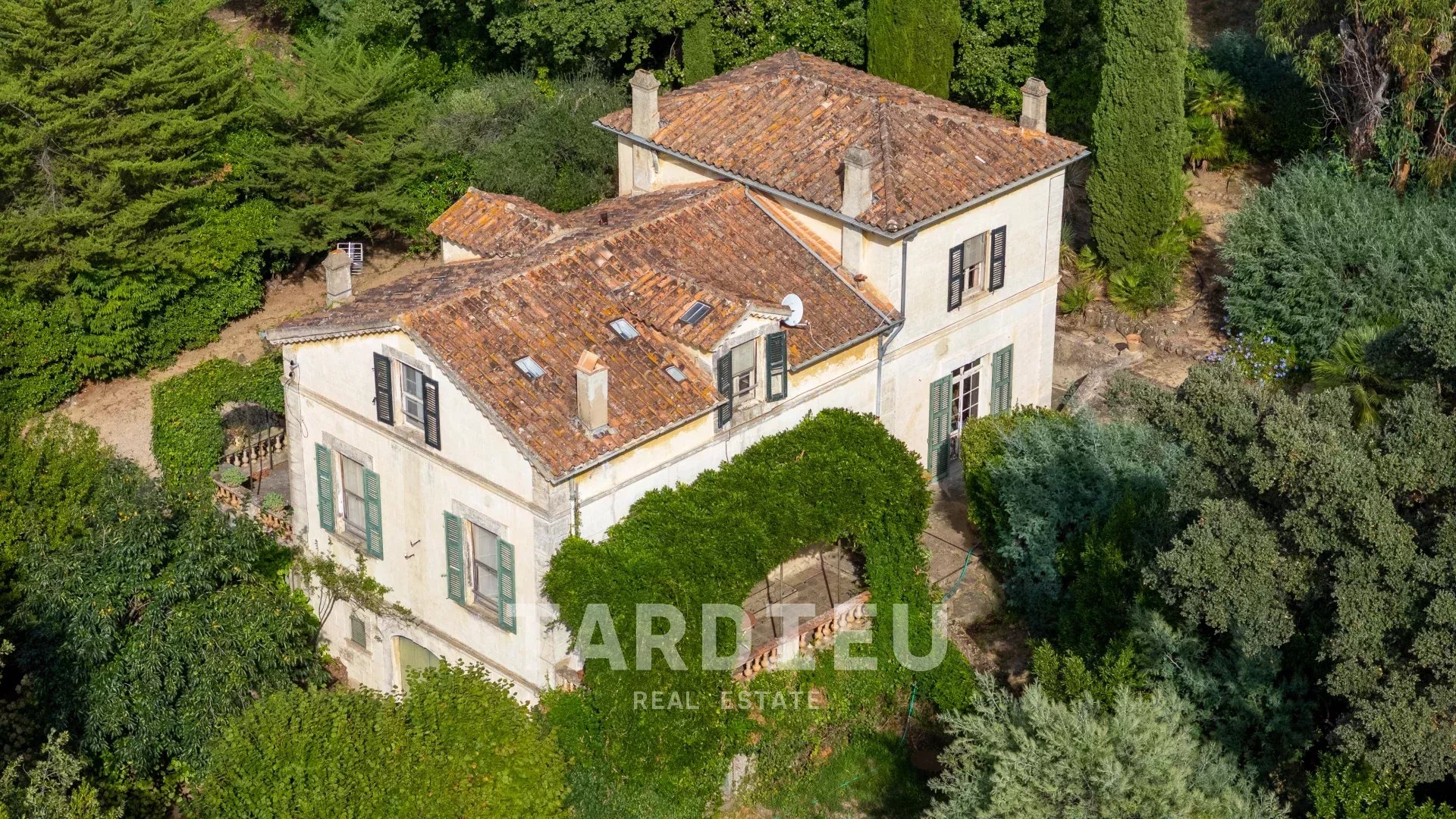 Saint-Tropez : Bâtisses de caractère au cœur
