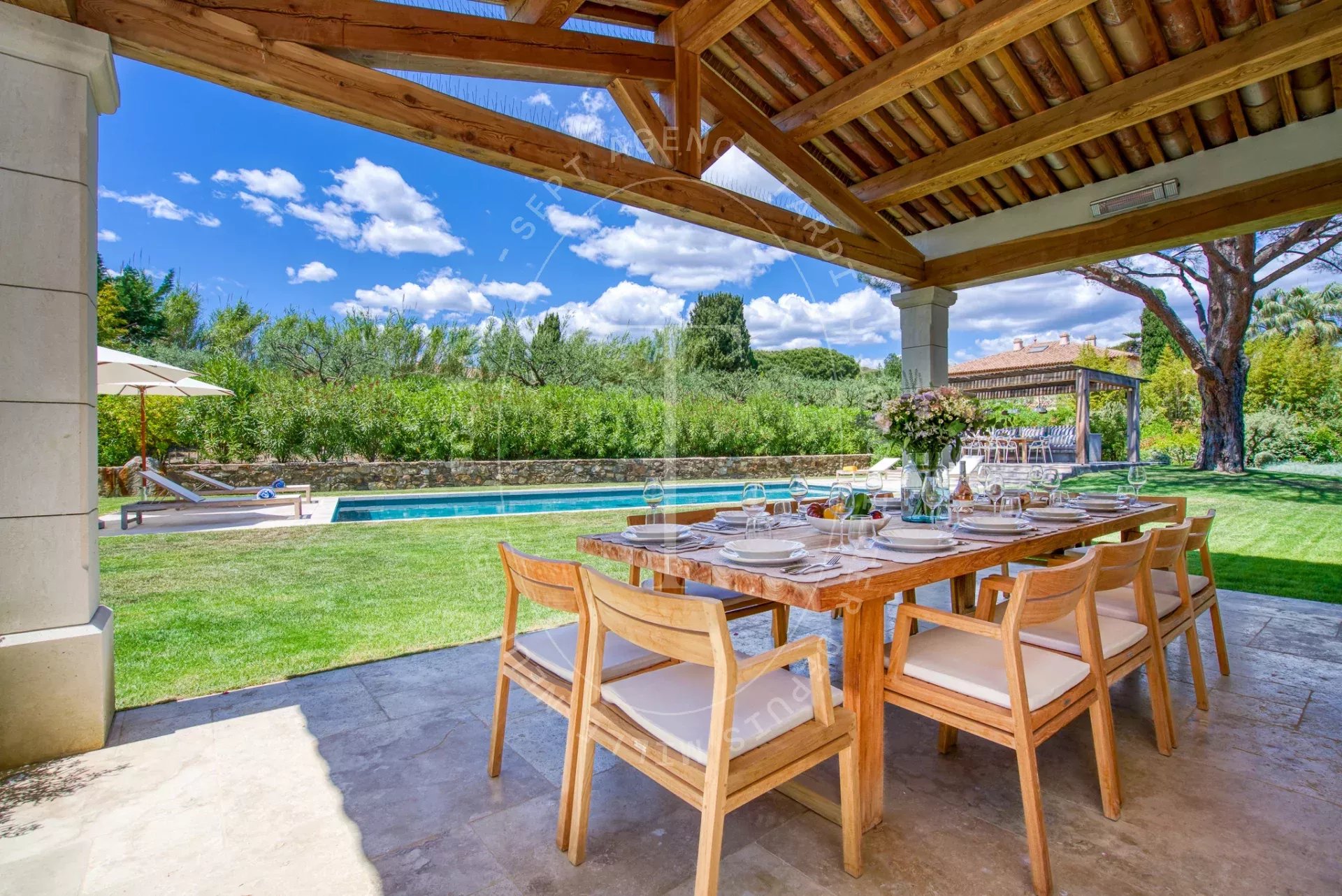 Villa contemporaine avec piscine proche centre ville