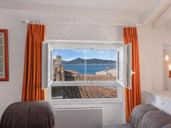 EXCLUSIVITE - APPARTEMENT AVEC TERRASSE ET VUE MER PANORAMIQUE - SAINT TROPEZ