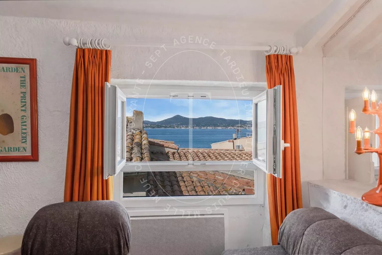 EXCLUSIVITE - APPARTEMENT AVEC TERRASSE ET VUE MER PANORAMIQUE - SAINT TROPEZ