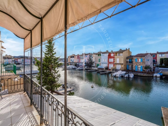 Maison de maître avec amarrage