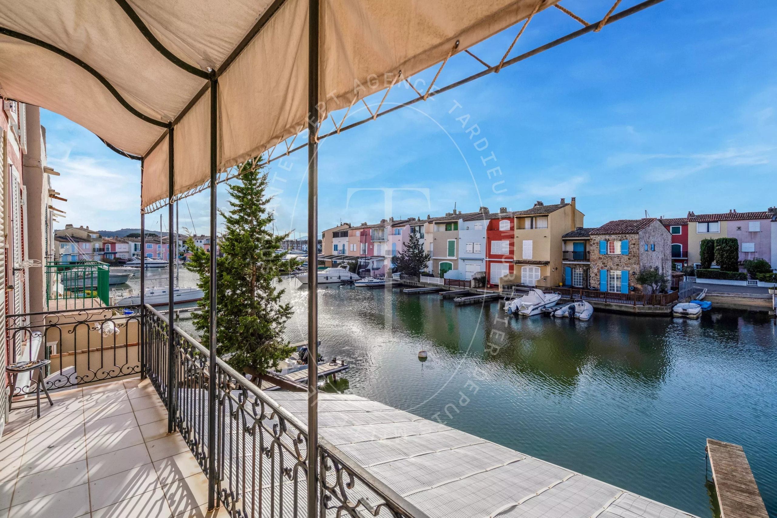 Maison de maître avec amarrage