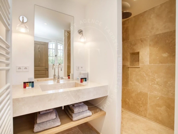 Villa contemporaine avec piscine proche centre ville