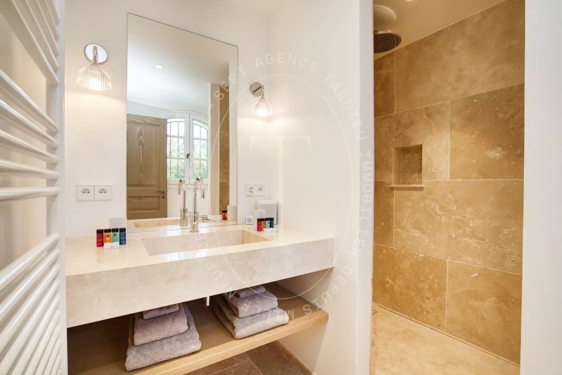 Villa contemporaine avec piscine proche centre ville