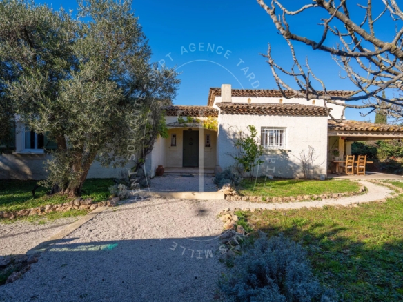 Villa 5 chambres avec vue dégagée - Cogolin