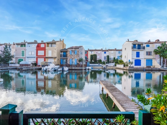 Maison de maître avec amarrage