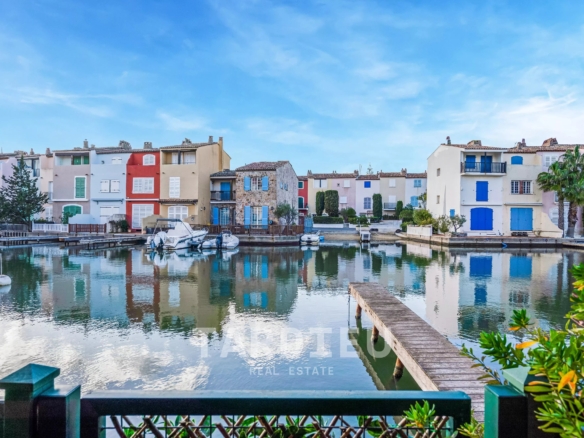 Maison de maître avec amarrage