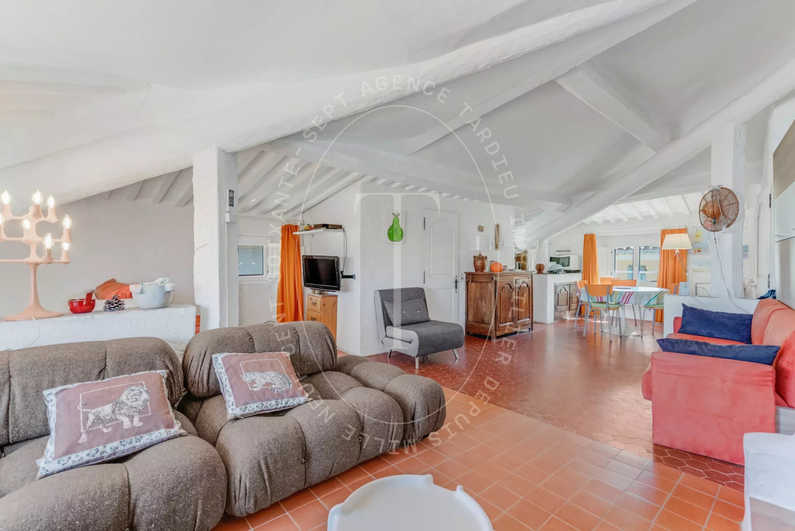 EXCLUSIVITE - APPARTEMENT AVEC TERRASSE ET VUE MER PANORAMIQUE - SAINT TROPEZ