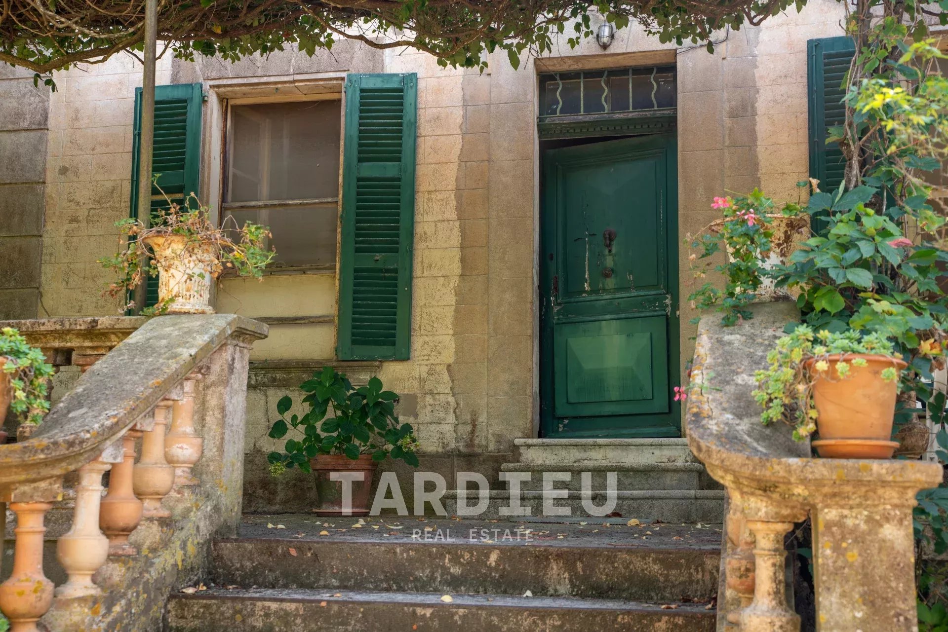 Saint-Tropez : Bâtisses de caractère au cœur
