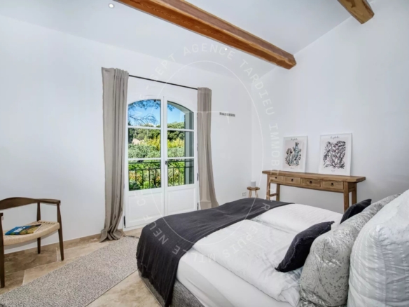 Villa contemporaine avec piscine proche centre ville