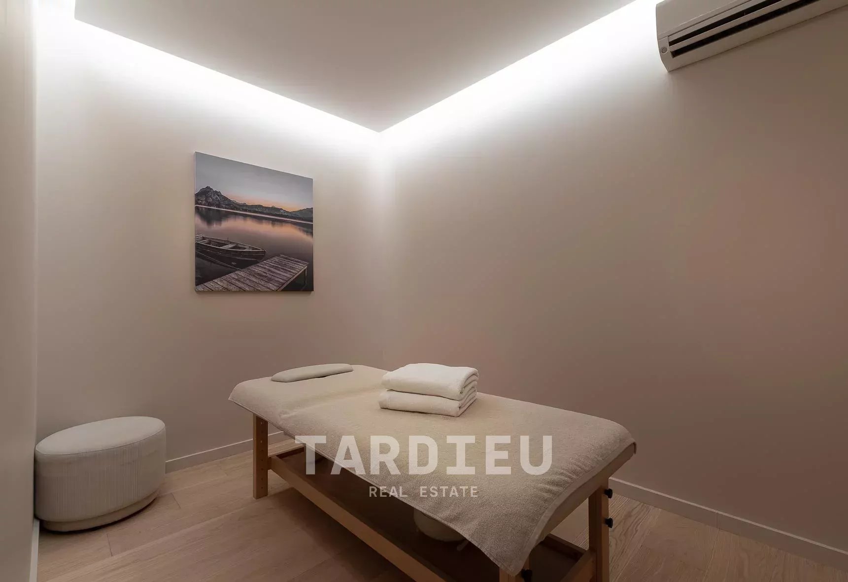 VILLA NEO PROVENCALE - SALINS SAINT -TROPEZ
