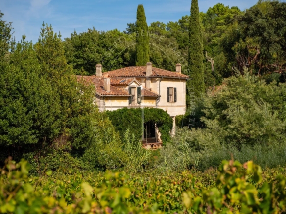 Saint-Tropez : Bâtisses de caractère au cœur