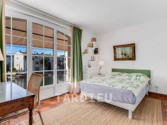 Maison de maître avec amarrage